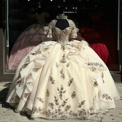 Luxury Ball Gown Sweeetheart Neck Lace Appliques Tiered Ruffle Light Champagne Tulle Quinceanera Dress Graduation Party Gown For Sweet 16