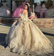 Luxury Ball Gown Sweetheart Neck Detachable Sleeves Lace Appliques Beaded Tiered Champagne Quinceanera Dress Birthday Evening Party Dress For Sweet 16