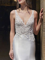 Mermaid Wedding Dress V-neck Lace Satin Straps Bridal Gowns with Sweep Train