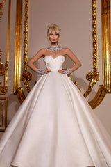 Modern Princess Long Long Glitter Sleeveless Bridal Dress