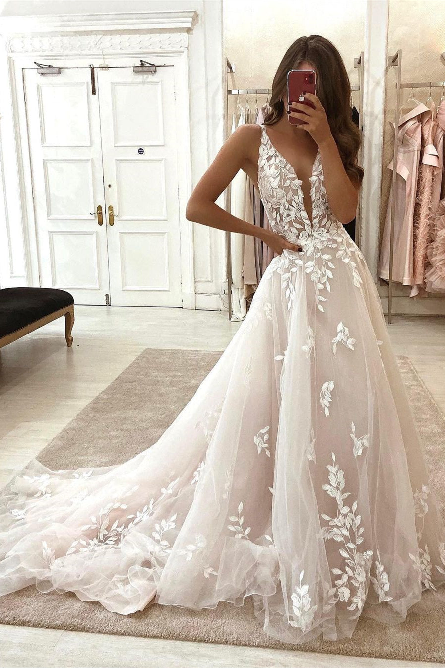 New Arrival Straps V-Neck Sleeveless Appliques Bridal Dresses Lace App –  suzhoufashion