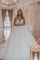 Noble Spaghetti-Straps Sleeveless Ball Gown Lace Bridal Dress