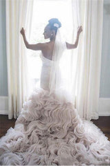 Organza Sweetheart Ruffles Sheath Court-Train Open-Back Wave-Design Sleeveless Wedding Dress