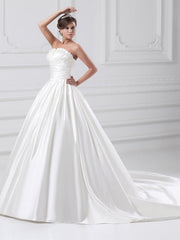 Plus Size Ball Gown Wedding Dress Strapless Satin Strapless Bridal Gowns with Court Train