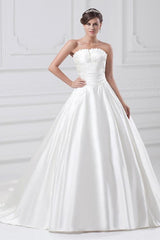Plus Size Ball Gown Wedding Dress Strapless Satin Strapless Bridal Gowns with Court Train
