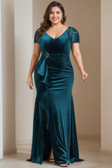 Plus Size Velvet Mother of the Bride Dress with Ruffles & Appliques in Trumpet Mermaid V Neck Short Sleeves Long