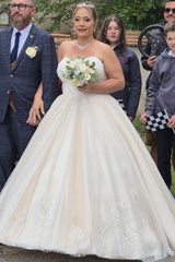 Plus Size Wedding Dresses Sweetheart Neck A Line Bridal Gowns with Lace Appliques