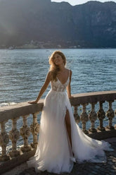 Romantic Spaghetti-Straps Sleeveless Long Lace Beach Bridal Dress