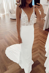Sexy Spaghetti Straps Backless Beach Wedding Dress Sheath V-neck Appliques Bridal Gowns Online