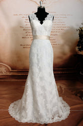 Sheath V-neck Lace Beach Wedding Dresses Sleeveless Bowknot Bride Dress with Sash