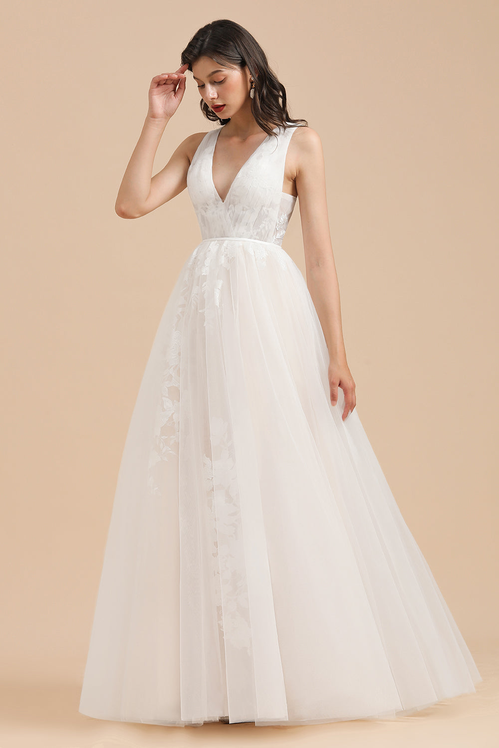 Simple Ivory V-Neck Tulle Lace Wedding Dress | Appliques Garden Bridal Gowns | Suzhoufashion Simple Ivory V-Neck Tulle Lace Wedding Dress | Appliques Garden Bridal Gowns | Suzhoufashion