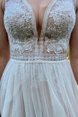 Simple V-Neck Sleeveless Tulle Floor-Length Beach Wedding Dresses with Lace