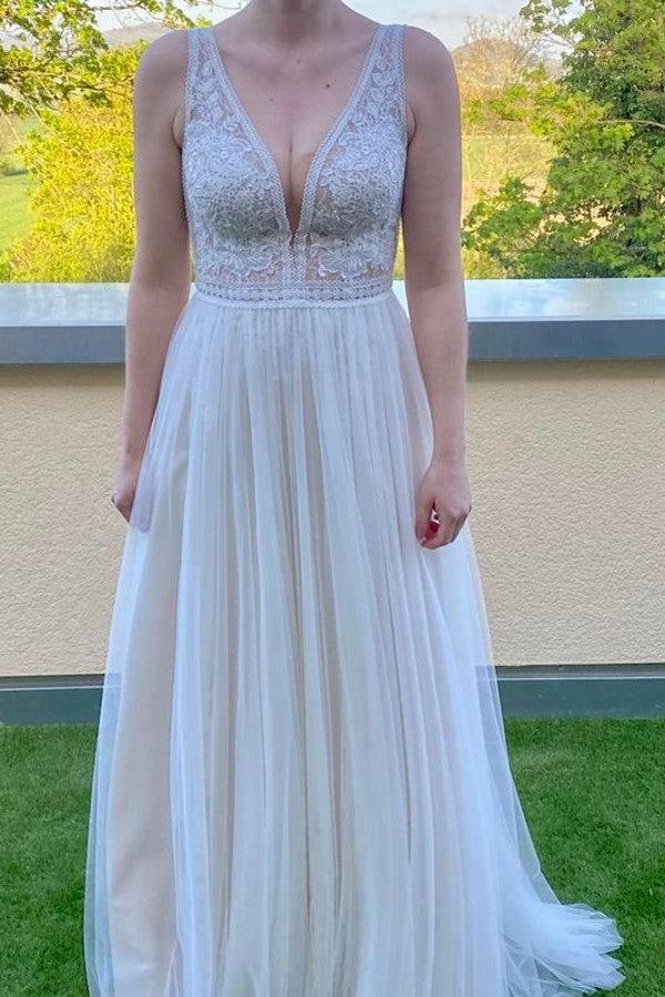 Simple V-Neck Sleeveless Tulle Floor-Length Beach Wedding Dresses with Lace