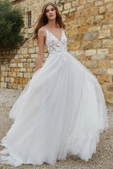 Spaghetti Straps V Neck Tulle Zipper A-Line Wedding Dresses With Lace