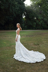 Stylish White Floral Lace Mermaid Beach Bridal Dress Long Sleeves V-Neck Wedding Gown