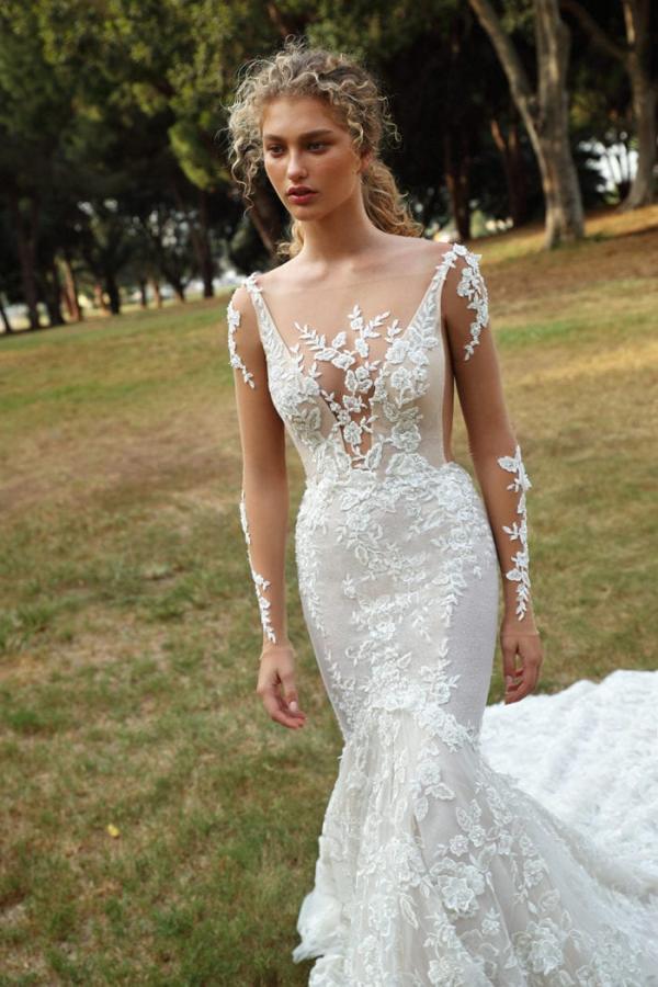 Stylish White Floral Lace Mermaid Beach Bridal Dress Long Sleeves V-Neck Wedding Gown