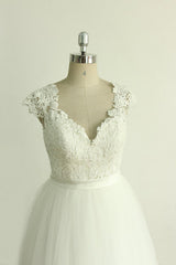Stylish White Tulle Lace Wedding Dress | Appliques A-line Ruffles Bridal Gowns