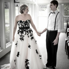 Sweetheart Black and White Tulle Wedding Dress Bowknot Custom Made Lace-Up Bridal Gown