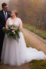 V Neck Beach Plus Size Wedding Dress A Line Tulle Bridal Gown with Lace Appliques