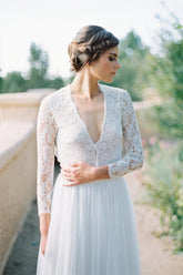 V-Neck Lace Long Sleeve Vintage Bridal Gown Latest Floor Length Custom Made Beach Wedding Dress