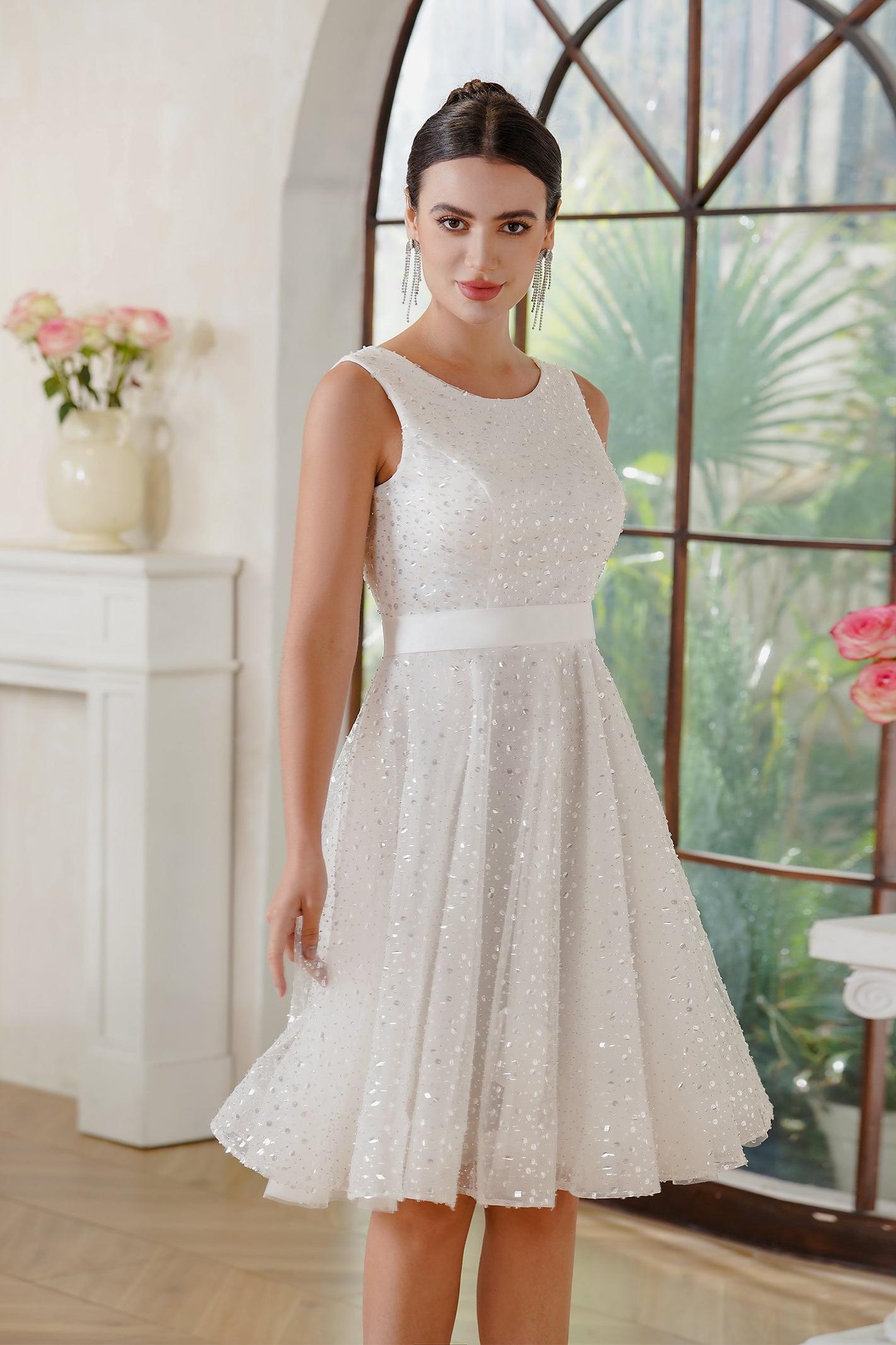 Vintage A-Line Tulle Polyester Scoop Sleeveless Off White Prom Dress With Sequined