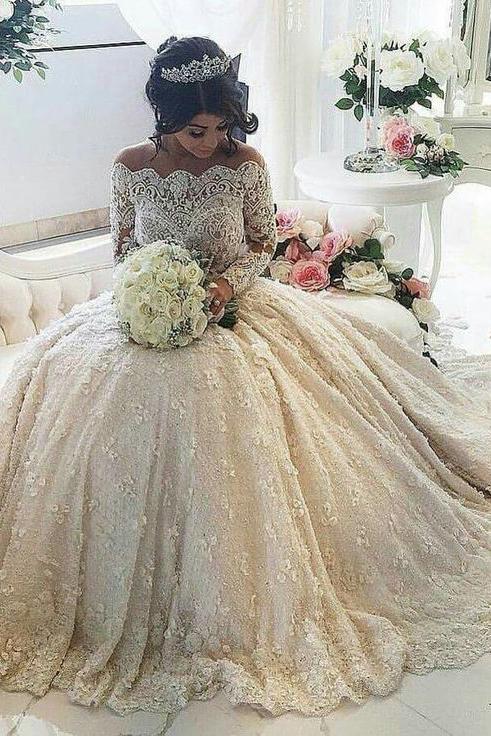 Vintage Ball Gown Lace Wedding Gowns Beaded Appliques Long Sleeves Lace Bride Dresses BA3212