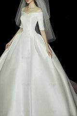 Vintage Ball Gown Wedding Dresses Off Shoulder Lace Tulle Half Sleeve Elegant Plus Size Bridal Gowns with Sweep Train