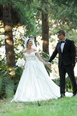 White Beach Wedding Dress Ball Gown Strapless Off The Shoulder Sleeveless Beaded Sweep Train Satin Bridal Gown