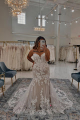 White Wedding Dress Mermaid Sweetheart Strapless Sleeveless Lace Chapel Train Tulle Bridal Gown With Appliques