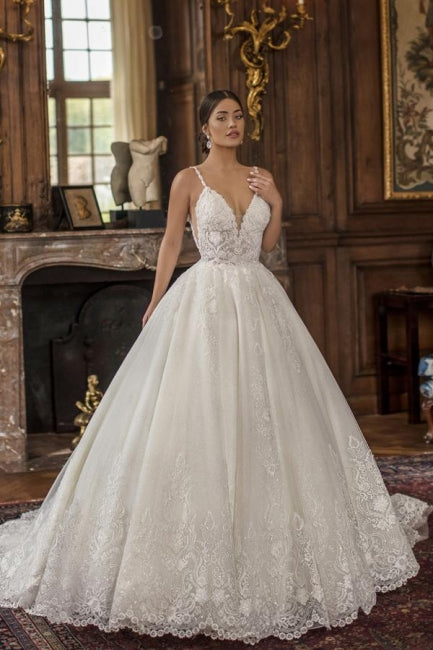 White Wedding Dress Spaghetti Strap V Neck Sleeveless Backless Lace Ball Gown Long Lace Bridal Gown