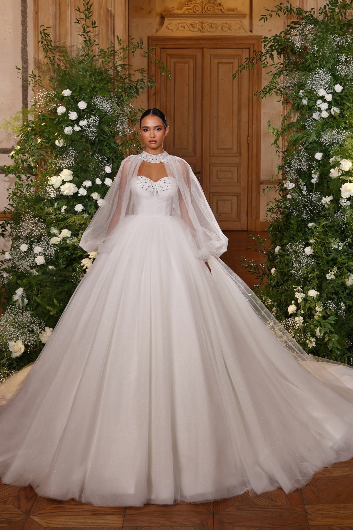 White Wedding Dress Sweetheart Ball Gown Illusion Sleeveless Sweep Train Tulle Bridal Gown With Rhinestones