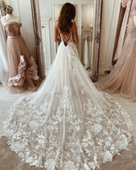 Wonderful Spaghetti Straps Appliques Tulle A-Line Beach Wedding Dresses