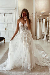 Wonderful Spaghetti Straps Appliques Tulle A-Line Beach Wedding Dresses