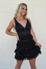 A-Line Black Homecoming Dresses V-Neck Tiered Short Cocktail Dresses with Lace