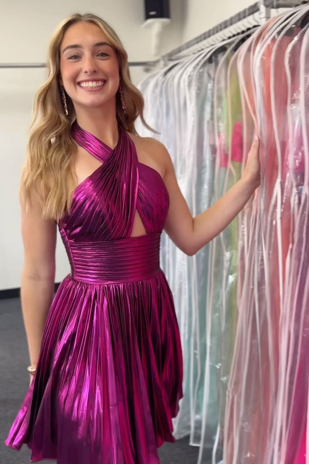 A Line Golden Homecoming Dresses Criss Cross Halter Pleated Short Cocktail Dresses