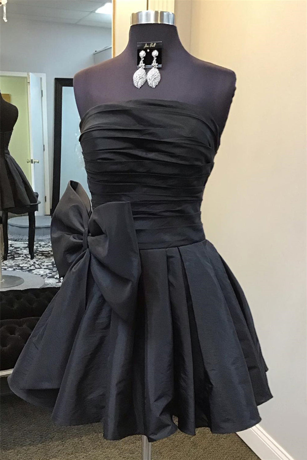 A-Line Green Homecoming Dresses Strapless Satin Short Cocktail Dresses with Bowknot