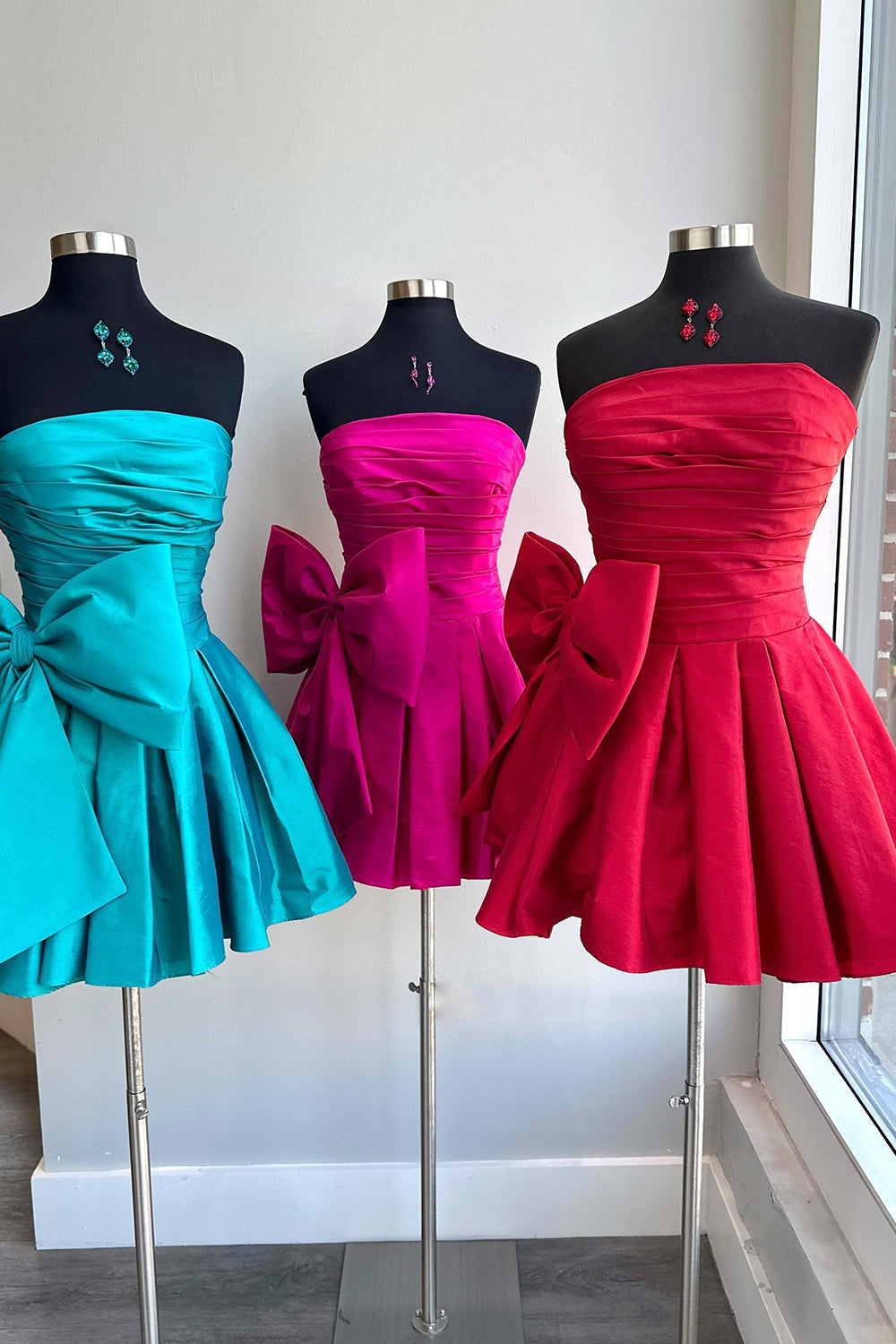 A-Line Green Homecoming Dresses Strapless Satin Short Cocktail Dresses with Bowknot