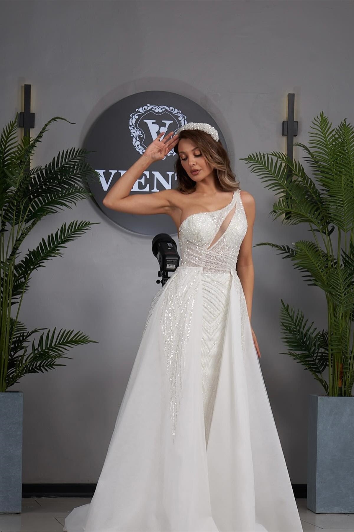 A Line Wedding Dress One Shoulder Sleeveless Appliques Tulle Bridal Gown with Panel Train