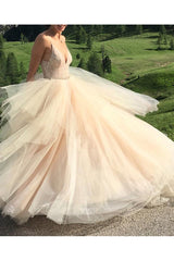 A Line Wedding Dress Spaghetti Strap Lace Tulle Sleeveless Bridal Gowns with Sweep Train