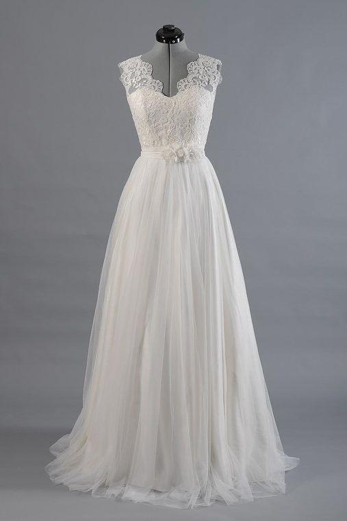 A-line Lace Beach Wedding Dresses Tulle Skirt Sleeveless V-back Summer Bridal Gown