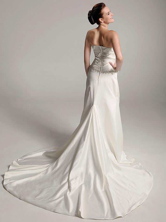 Affordable Sheath Strapless Wedding Dress Satin Sleeveless Bridal Gowns with Court Train