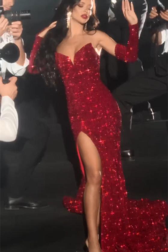 Amazing Red Sleeveless V-Neck Sequins Split Mermaid Evening Dresses