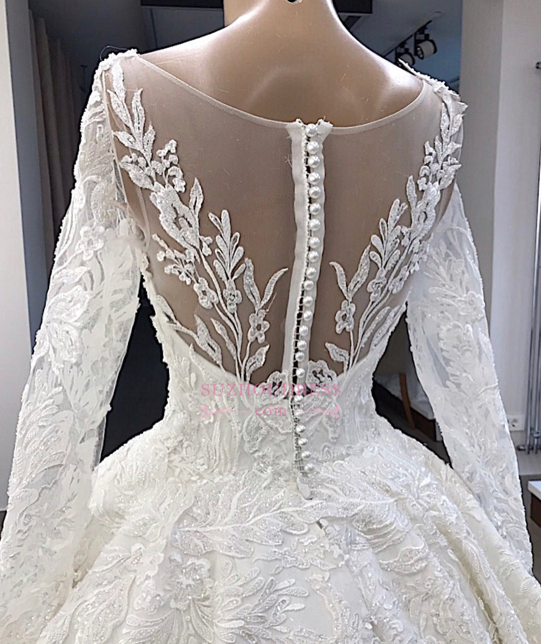Ball-Gown Long-Sleeves Scoop Alluring Appliques Wedding Dresses