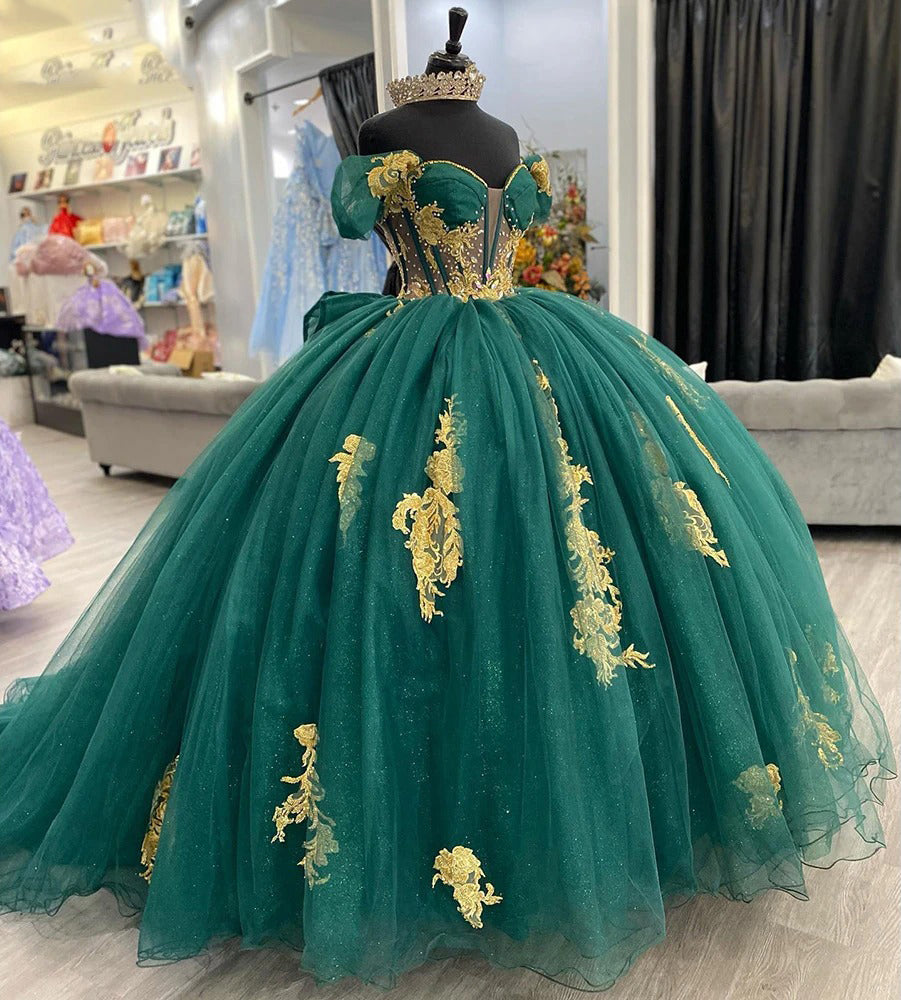 emerald green sweet 16 dress Luxury Beaded Quinceanera Dresses 15 Prom Party Ball Gown This stunning long gown is perfect for your Quinceanera Emerald Green Lace Floral Quinceanera