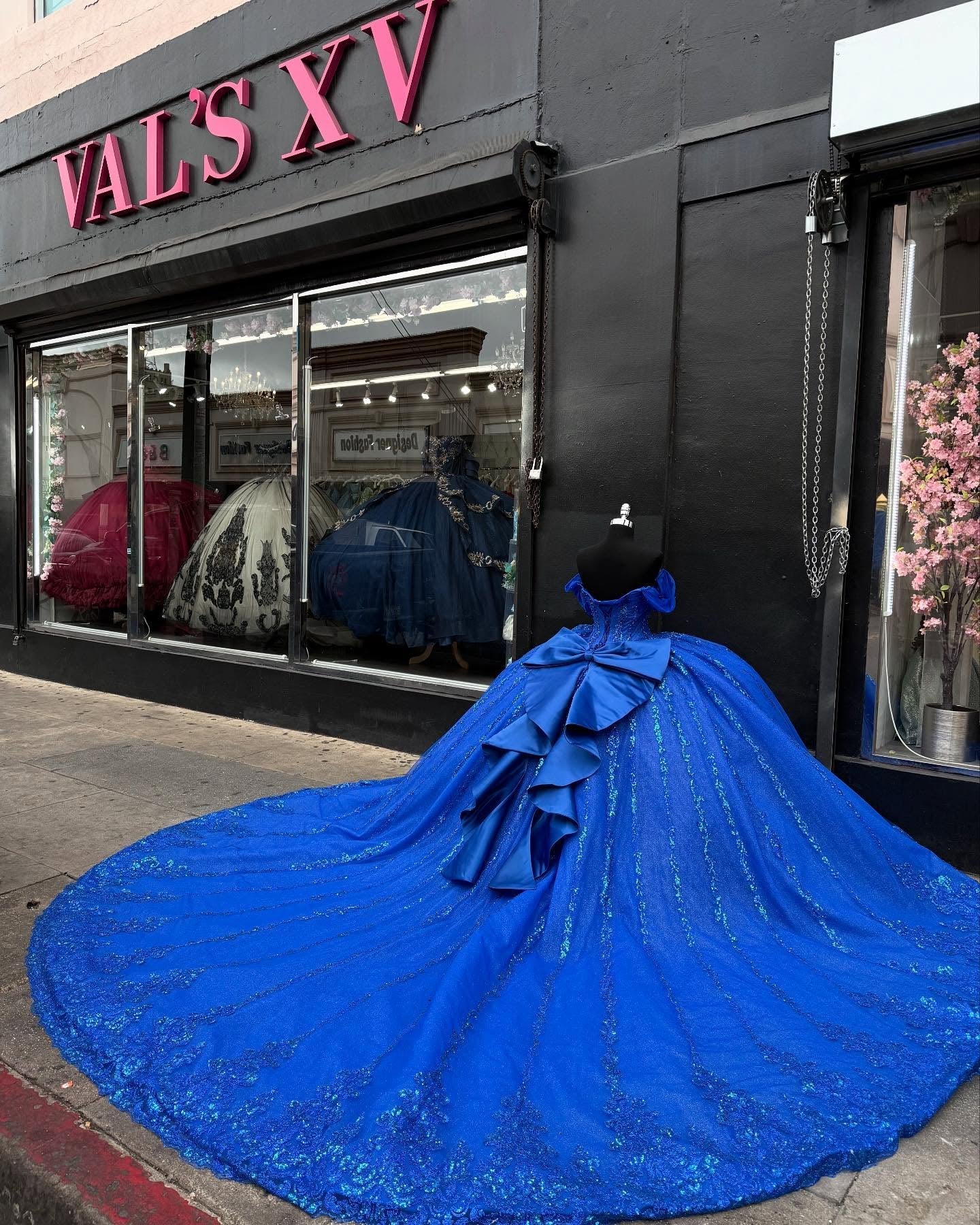 Ball Gown Off Shoulder Sleeveless Beaded Sequins Appliques Bow Knots Sparkly Royal Blue Tulle Quinceanera Dress Formal Evening Dress Birthday Party Dress For Sweet 16