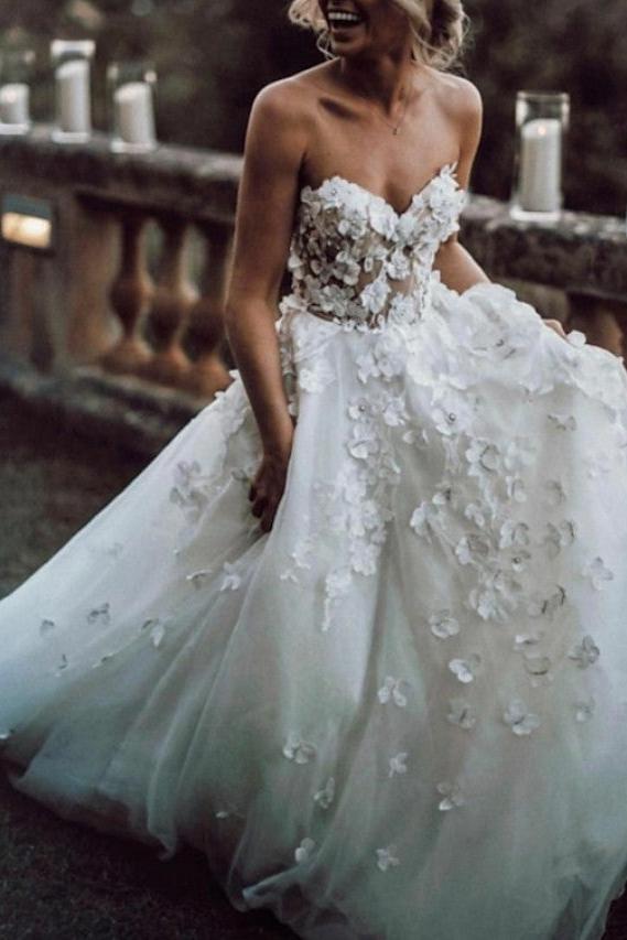 Beach A-Line Wedding Dress Strapless Lace Tulle Sleeveless Sexy Backless Bridal Gowns with Sweep Train