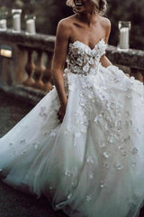 Beach A-Line Wedding Dress Strapless Lace Tulle Sleeveless Sexy Backless Bridal Gowns with Sweep Train