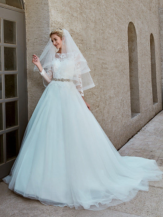 Beautiful Ball Gown Wedding Dress Bateau Lace Tulle Long Sleeves Bridal Gowns with Chapel Train
