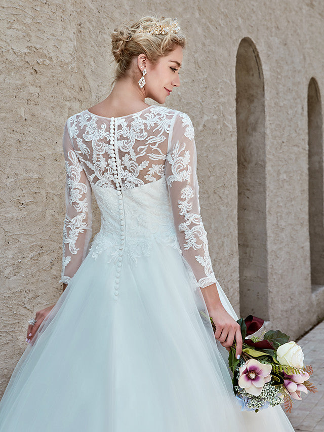 Beautiful Ball Gown Wedding Dress Bateau Lace Tulle Long Sleeves Bridal Gowns with Chapel Train