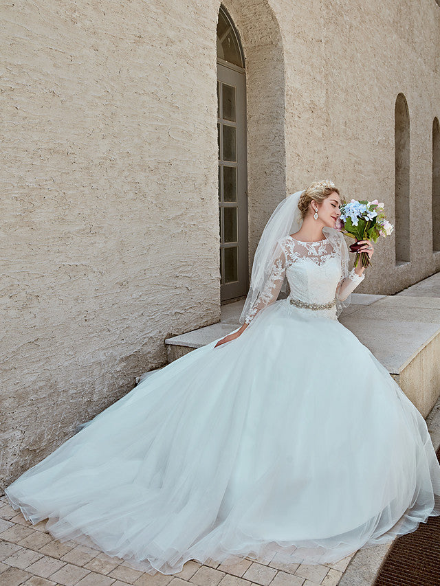Beautiful Ball Gown Wedding Dress Bateau Lace Tulle Long Sleeves Bridal Gowns with Chapel Train